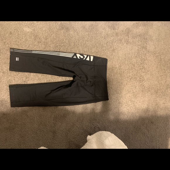 Victoria’s Secret Capri leggings - Picture 2 of 3